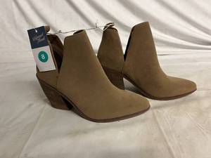 Universal Threads Boots - Size 8