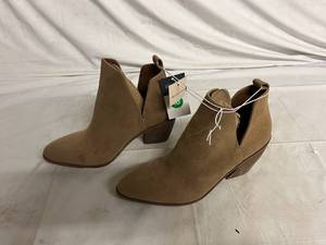 Universal Threads Boots - Size 10