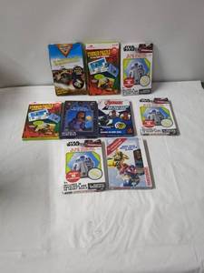 lot 80 image: Lot of 9 Sets of  Valentines - Star Wars and Avengers