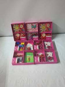 lot 82 image: Valentines Day Party Favors