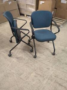 lot 190 image: Set of 2 Rolling Office Chairs with Armrests