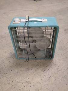 lot 191 image: Vintage Eskimo 12-Inch Box Fan - Model 123G