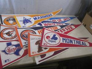 (C-3) 11 Assorted MLB Baseball 30 ...