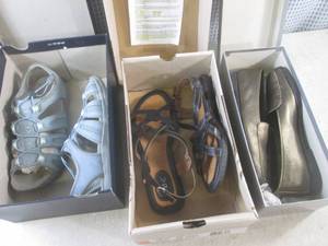 (F-3) 3 Pairs of Shoes Size 7...