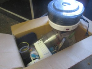(EW4) Assortment of Kitchen Items I...