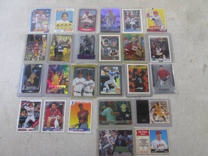 (CNTR) Assorted Sports Cards in Sle...