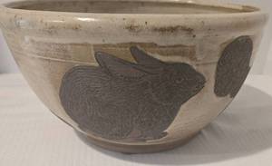 lot 27 image: Vintage 1981 Animal Large Pottery Bowl Signed by Artist NAN HAMILTON