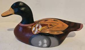 lot 42 image: Vintage Hand Painted Wooden Decorative Duck Decoy