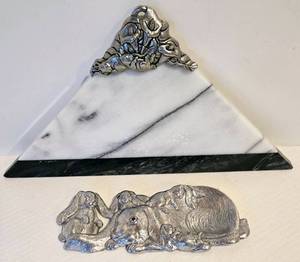 lot 45 image: Vintage ARTHUR COURT Bunny Marble Cheese Board & Spoon Rest