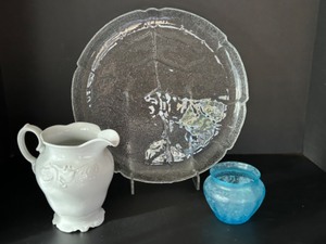 lot 191 image: Art Glass Including ARCOROC Aspen Leaf Platter from France, Blue Satin Glass Vase & More