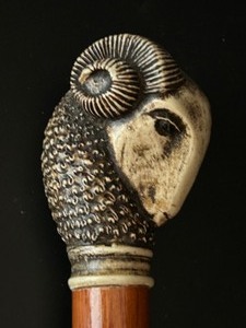 lot 187 image: Vintage Carved Resin RAMS HEAD Bamboo Walking Stick CANE