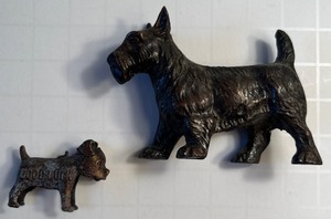 lot 25 image: Vintage Collectible SCOTTIE Dogs Large and Small Cast Metal Figurines - Qty 2