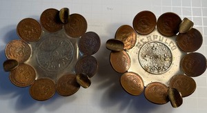 lot 11 image: Vintage MEXICAN 20 Centavos Coin Ashtray Souvenir Collectibles - Qty 2