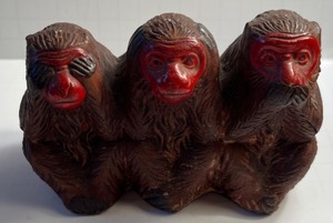 lot 16 image: Vintage Composite See No Evil, Hear No Evil, Speak No Evil Red Wise Monkeys JAPAN