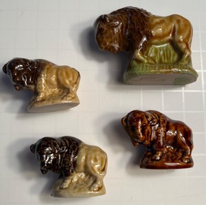 lot 67 image: Vintage WADE Pottery BUFFALO Miniature Figurine Collectibles Made in England - Qty 4
