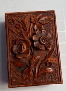 lot 56 image: Vintage Miniature Hand Carved Wood Floral Topped Box