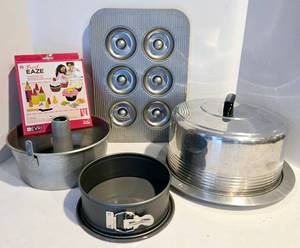 lot 106 image: All Things Cake & Donut Making w FROST EAZE Icing Decorator Set 