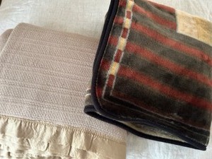 lot 137 image: Warm & Cozy Blankets Fun Pattern & Acrylic Woven Classic - Qty 2