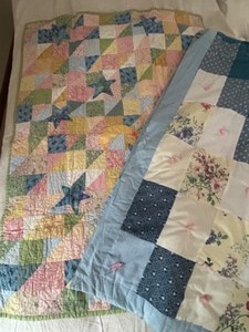 lot 136 image: Vintage Lot of Patchwork Quilts Baby Size & Floor Single Bed Size - Qty 2
