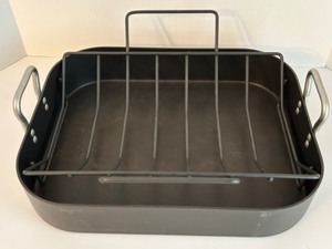 lot 256 image: Calphalon Hard-Anodized Nonstick 16-Inch Roasting Pan with Rack