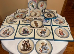 lot 265 image: Vintage 70s - 80s SCHMID Berta Hummel Christmas Plates - Qty 19