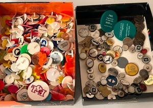 lot 287 image: Vintage Lot of GOLF BALL MARKERS From Various Golf Courses & Advertising