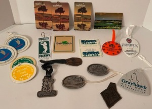 lot 291 image: Vintage Golf Bag Tags Various Gold Courses Plastic & Metal