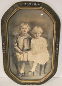 lot 323 image: Art Nouveau Frame Antique Photo wCurved Glass 