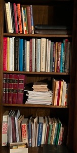 lot 357 image: Four Shelves of COIN Collecting Books, Pamphlets, Magazines & Journals