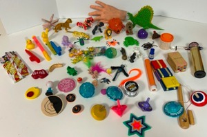 lot 370 image: LOTS of LITTLE Collectible Toys