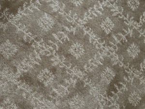 lot 390 image: Large Professionally Bound Carpet Rug 100% Wool with Jacquard Pattern