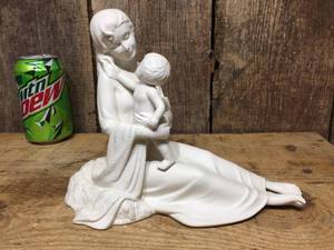lot 128 image: 1987 Goebel W. Germany Mother Dear Figure - Nice
