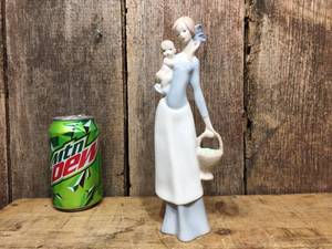 lot 133 image: Vintage Duncan Royale - Woman & Child - Porcelain Figure