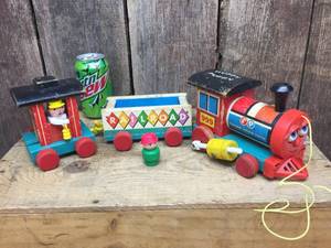 lot 140 image: Vintage Fisher-Price Huffy Puffy Pull-Toy Train