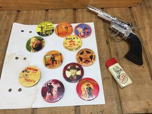 lot 142 image: Vintage Cowboy - Hopalong Cassidy Pins - Roy Rodgers Flashlight