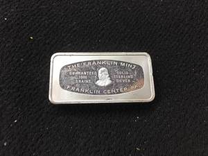 lot 158 image: Franklin Mint 1000 grains Sterling Silver Bar