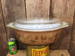 lot 178 image: Vintage Pyrex 2 12 Qt 045 Casserole with Lid