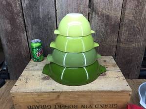 lot 179 image: Vintage Pyrex 4 Nesting Bowl Set - Green