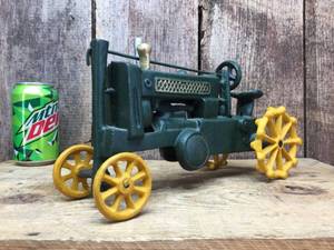 lot 183 image: Cast Iron John Deere Type Tractor