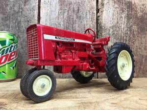 lot 184 image: Vintage ERTL - International Tractor
