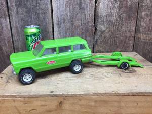lot 188 image: Vintage Tonka Green Suburban with Trailer