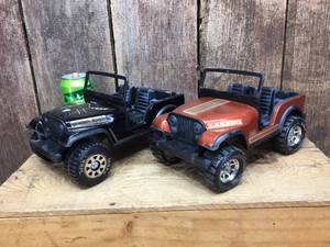 lot 190 image: 2 Tonka Jeeps - Golden Eagle & Laredo