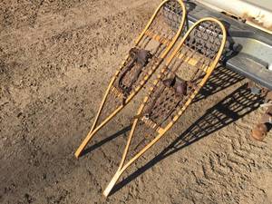 lot 192 image: Vintage Pair Northwoods 10 x 40 Snowshoes