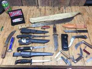 lot 197 image: Pocket Knives - Fillet Knives - Machete