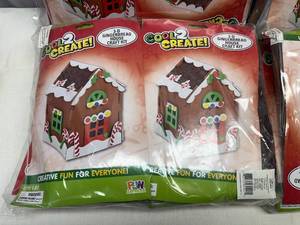 MM. 6x 6 kits (total 36 Houses)Cool2 Create 3D Gingerbread House Craft Art