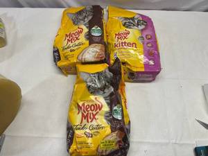 MM. 3x 3lb Meow Mix