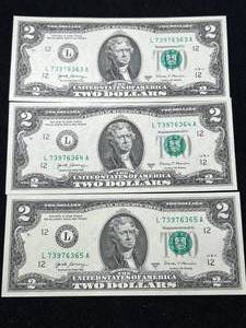 lot 80 image: 3 CONSECUTIVE SERIAL NUMBERED $2 BILLS UNC