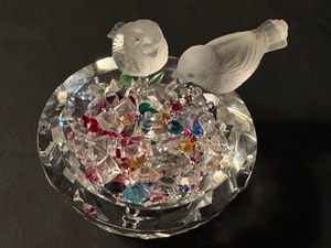 lot 141 image: Crystal Bird Dish with Beautiful Crystal Fillers