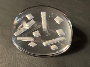 lot 143 image: Collectible Art Glass Paperweight