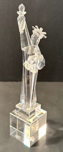 lot 116 image: Crystal Statue of Liberty Figurine